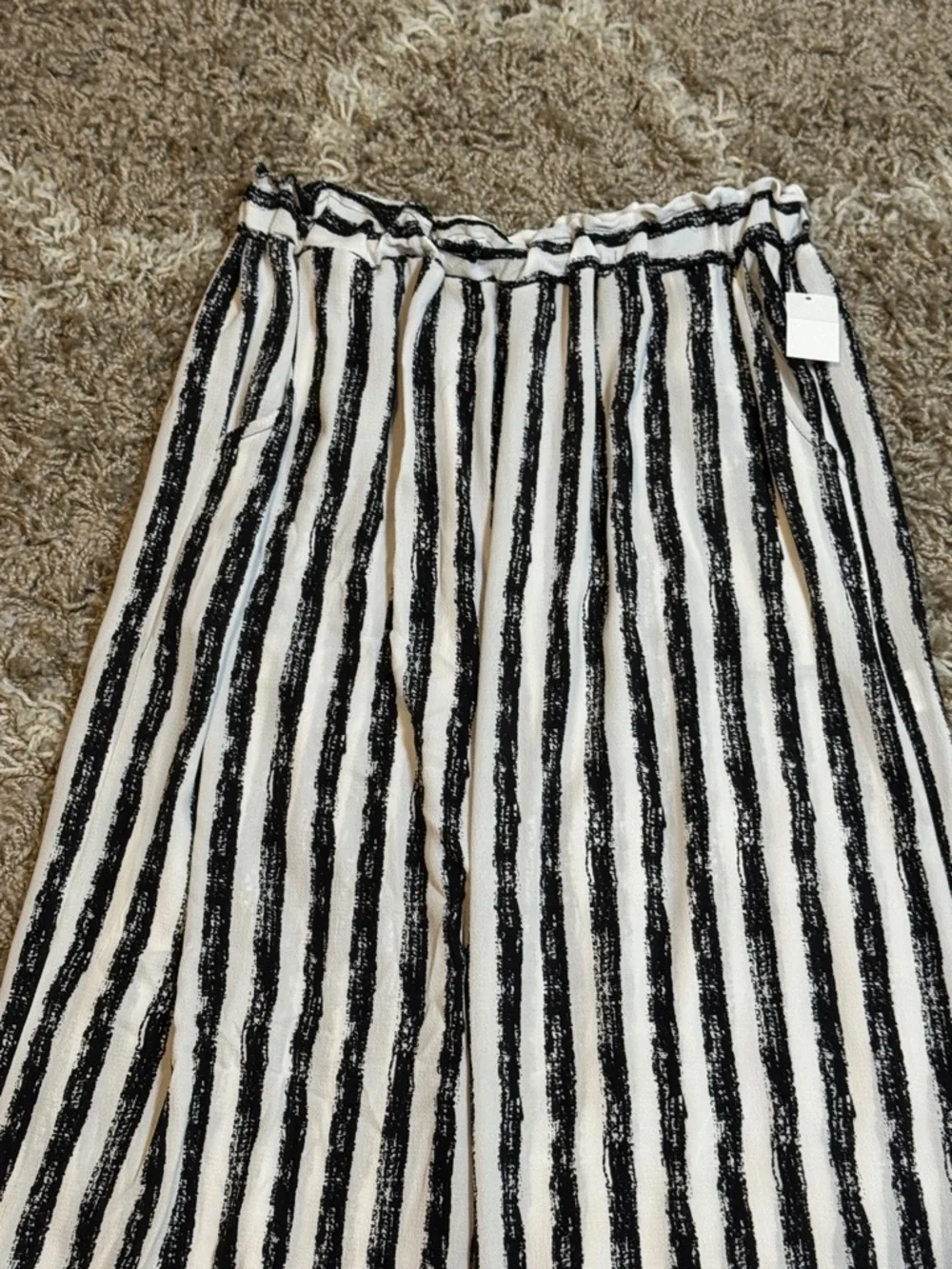 NWT Yea Black & White Striped Wide-Leg Cropped Pants size S/M - Picture 2 of 12